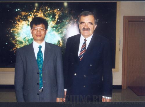 Gerhard Börner mit seinem Kollegen Jing Yipeng vom Shanghai Astronomical Observatory 